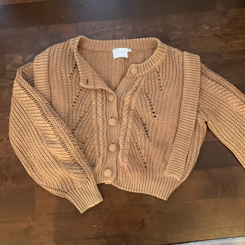 Brown cardigan with fabricated buttons